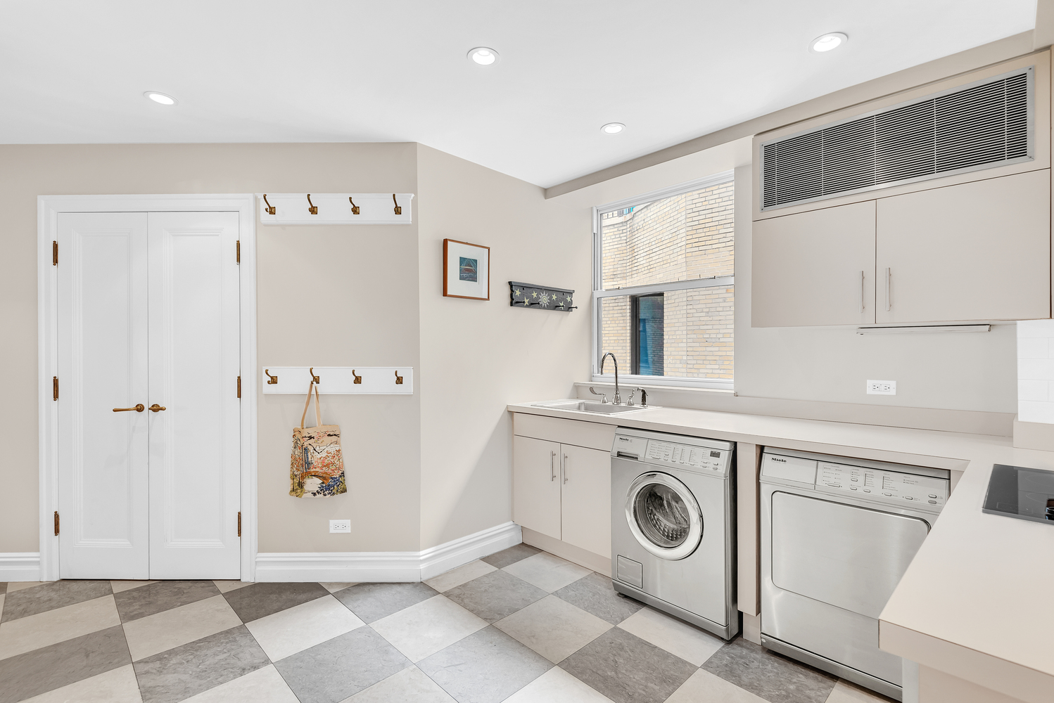 21 East 90th Street, Unit 14AB Manhattan, NY 10128 - Photo 16 of 19