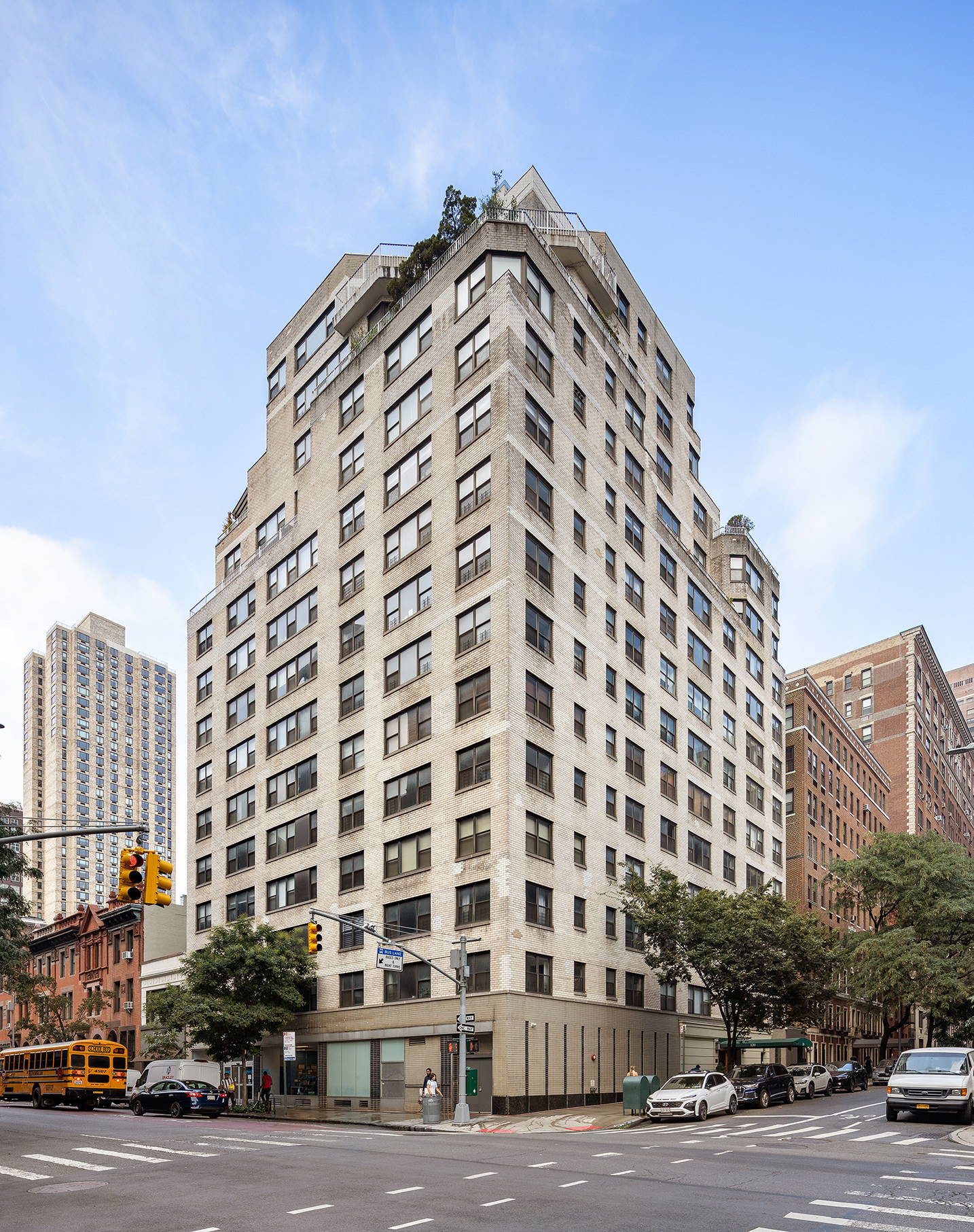 120 East 90th Street, Unit 16E Manhattan, NY 10128 - Photo 14 of 15 a view of a tall building