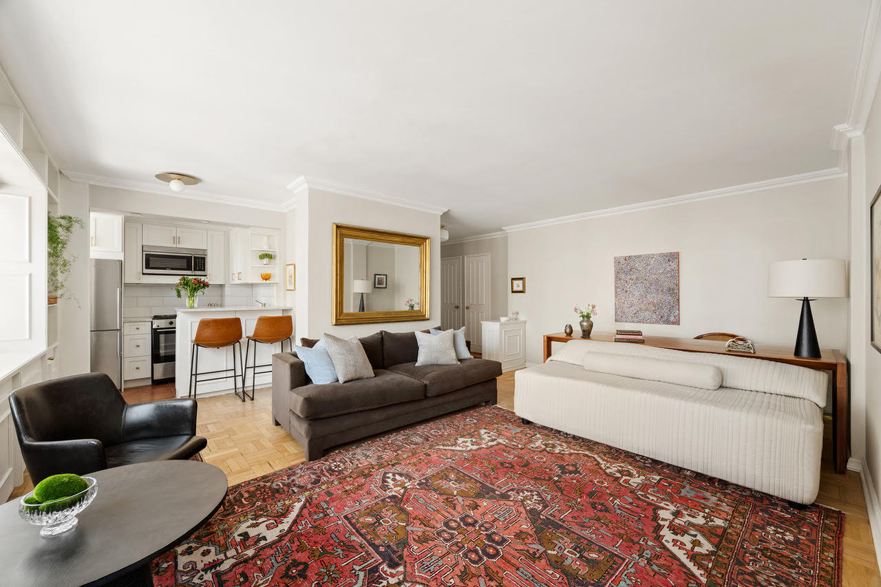 39 Gramercy Park North, Unit 17A Manhattan, NY 10010 - Photo 1 of 9 Gallery Image 1
