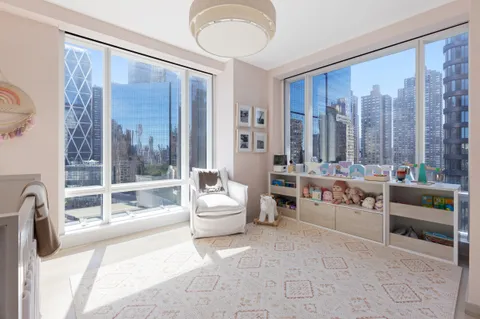 $7,390,000 | 1 Central Park West, Unit 24D | Upper West Side