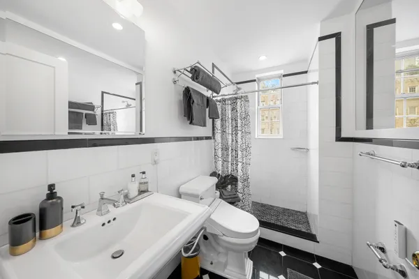 $2,500,000 | 25 5th Avenue, Unit 12F | Greenwich Village