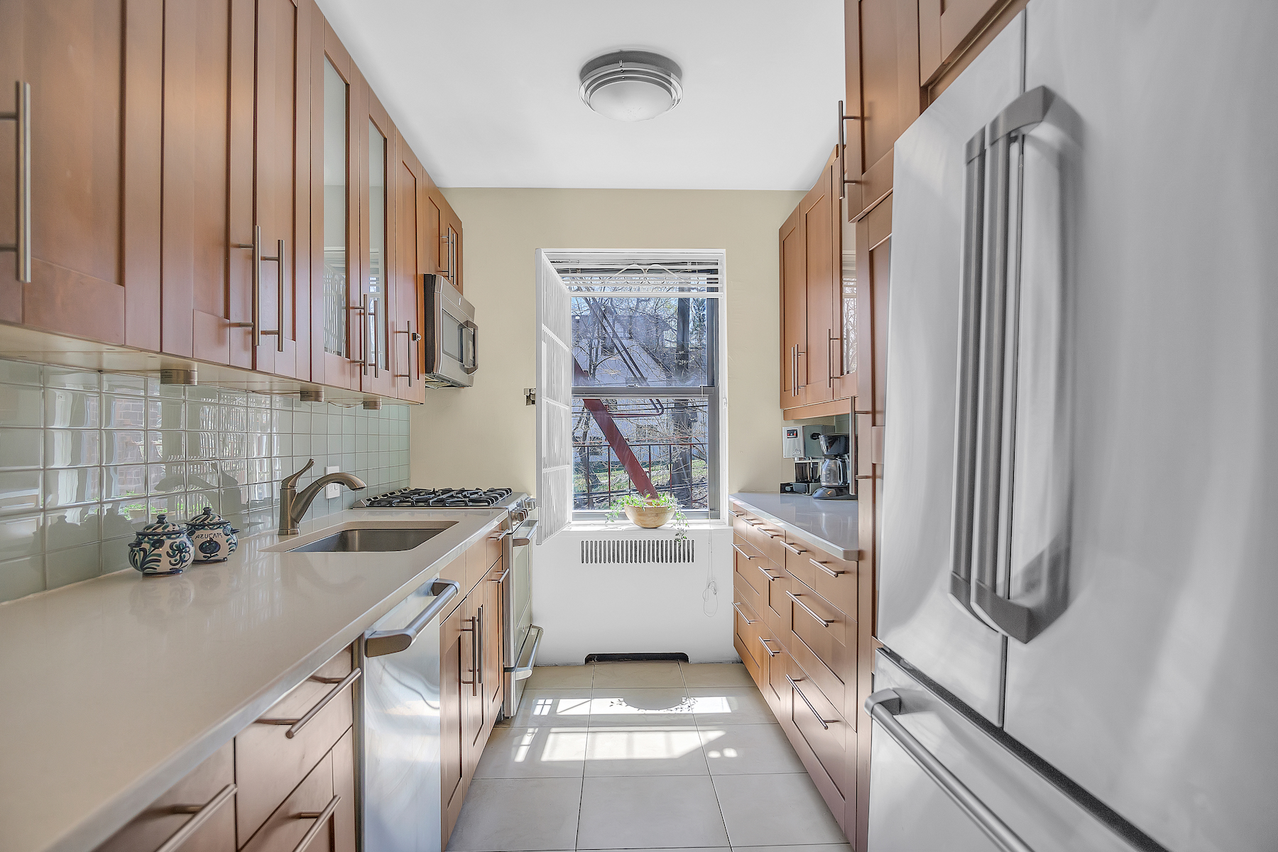 3215 Netherland Avenue, Unit 2H Bronx, NY 10463 - Photo 4 of 19