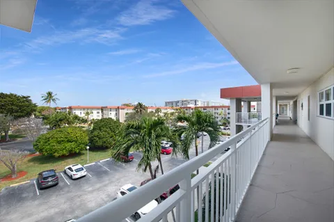$489,000 | 3050 Northeast 48th Court, Unit 401, Lighthouse Point, FL 33064
