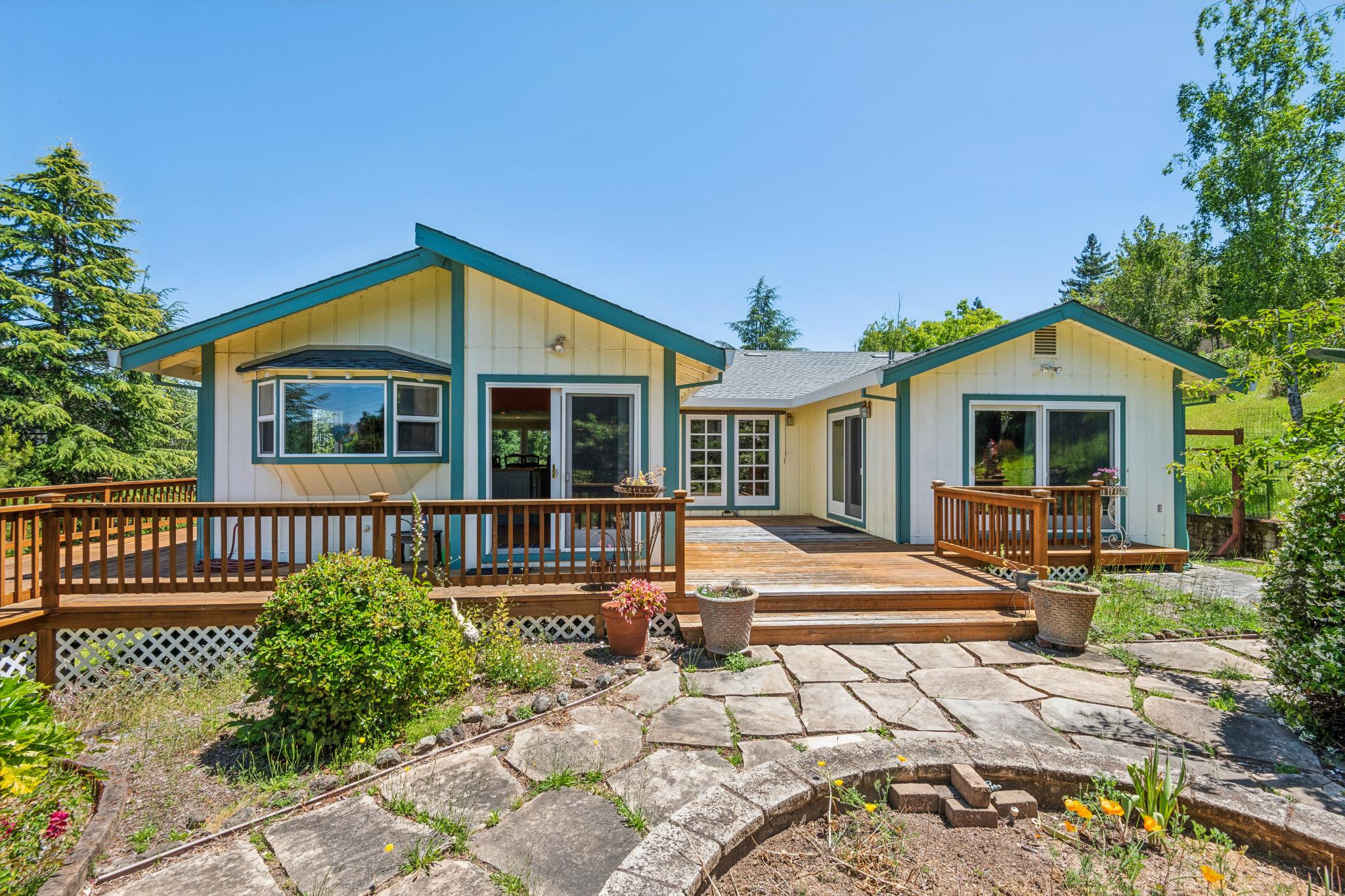 425 Oak Point Place Santa Rosa, CA 95409 - Photo 1 of 6
