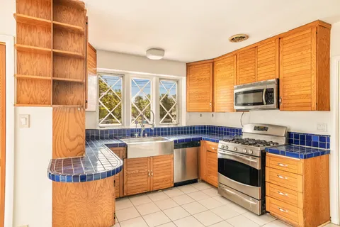 $3,850,000 | 1015 San Vicente Boulevard, Santa Monica, CA 90402