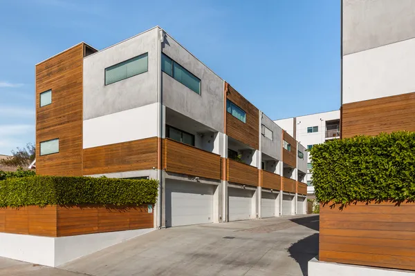 $1,100,000 | 860 1/2 South Wilton Place, Los Angeles, CA 90005