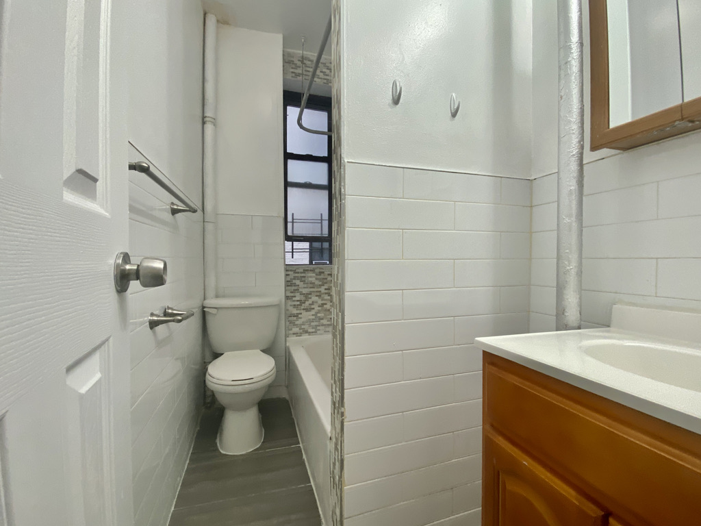 530 Isham Street, Unit 2A Manhattan, NY 10034 - Photo 6 of 7