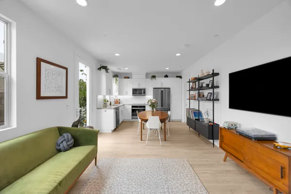 $1,099,999 | 17544 Cameron Lane, Unit 102, Huntington Beach, CA 92647