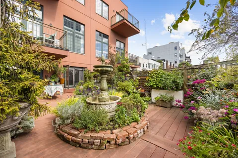 $899,000 | 607 Manhattan Avenue, Unit 2 | Greenpoint