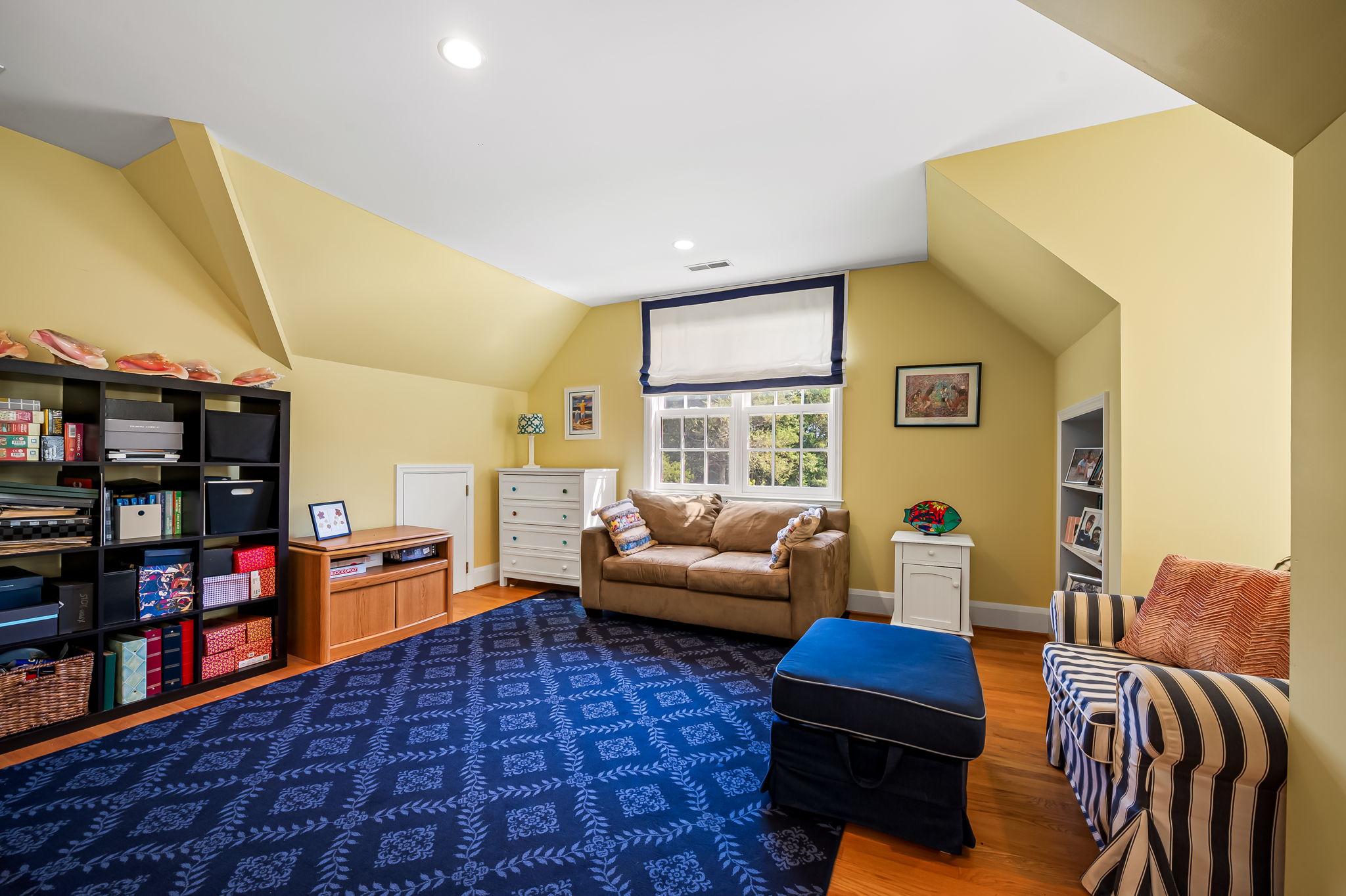 910 Army Road Towson, MD 21204 - Photo 32 of 62 a living room with furniture a rug and a book shelf