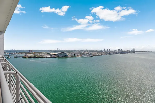 $7,775 | 335 South Biscayne Boulevard, Unit 2609, Miami, FL 33131