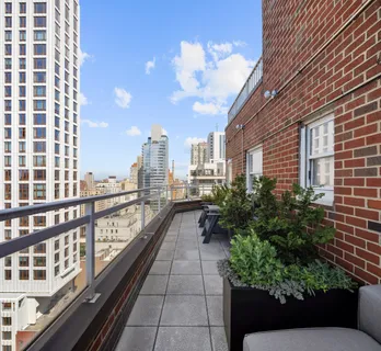 $1,750,000 | 174 East 74th Street, Unit PHA | Lenox Hill