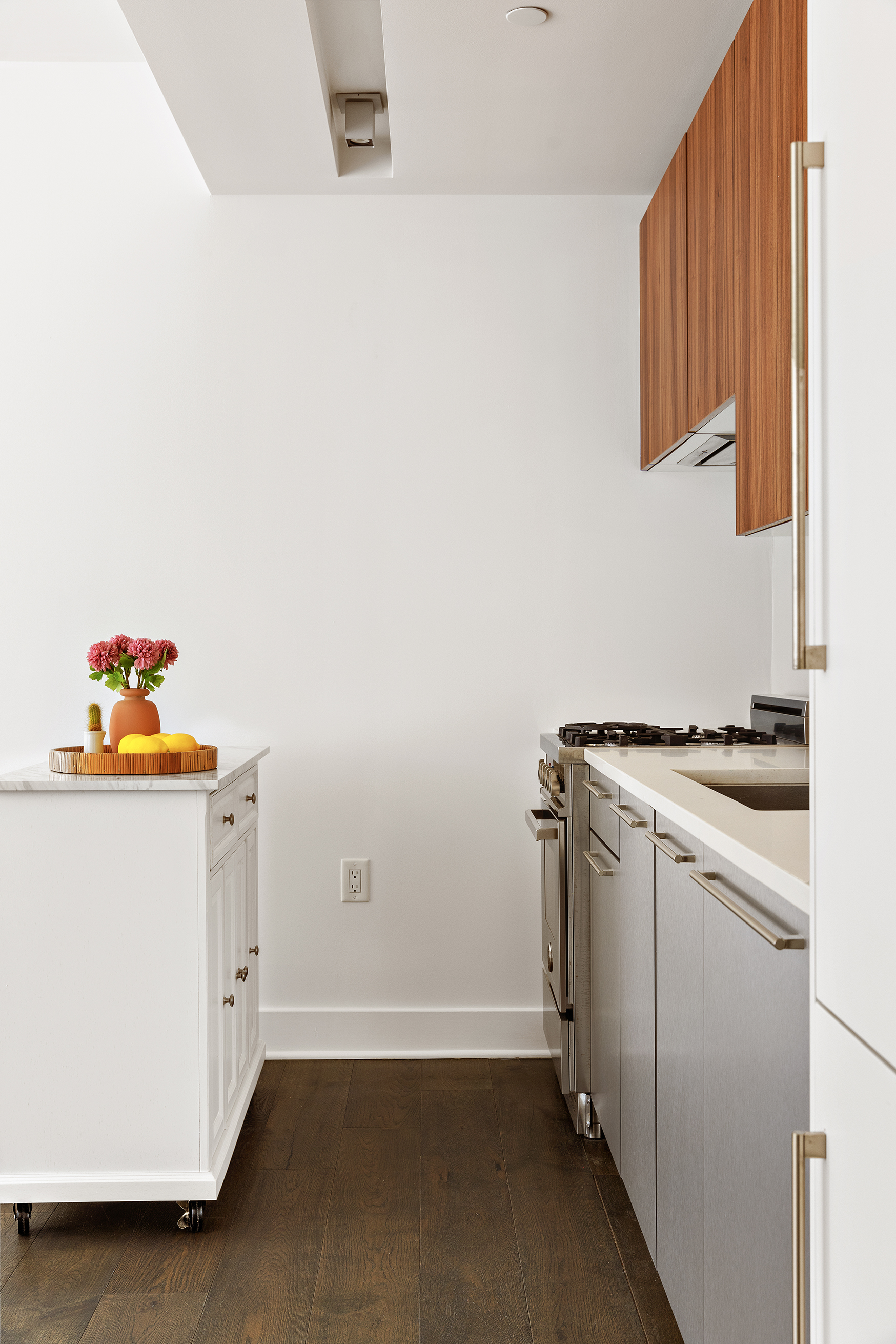 212 North 9th Street, Unit 3C Brooklyn, NY 11211 - Photo 5 of 16 a utility room with dryer and washer