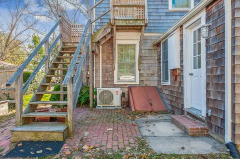 $3,500,000 | 98 Newtown Lane, East Hampton, NY 11937