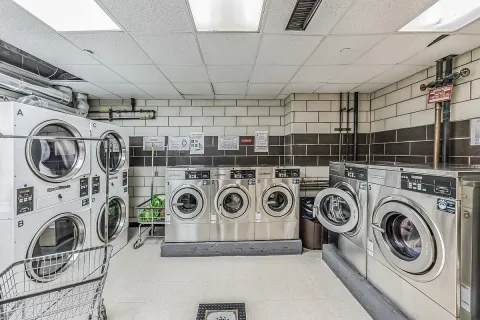 $485,000 | 301 East 45th Street, Unit 8A | Midtown East