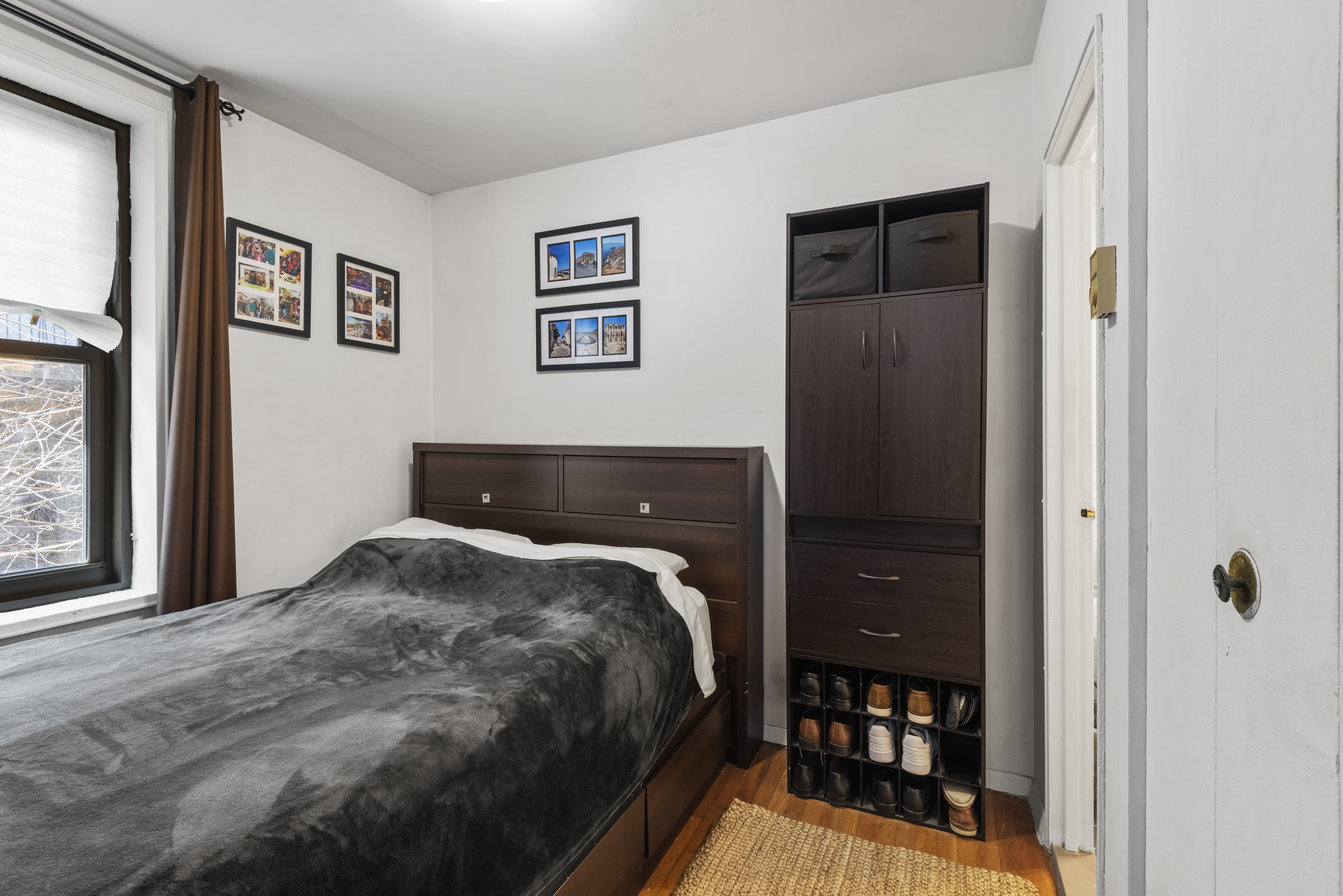 45 Overlook Terrace, Unit 7J Manhattan, NY 10033 - Photo 5 of 11 a bedroom with a bed and a window