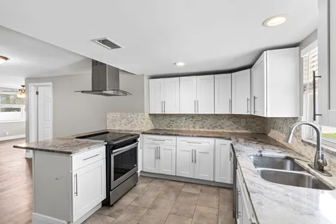 $325,000 | 1804 East Idlewild Avenue, Tampa, FL 33610