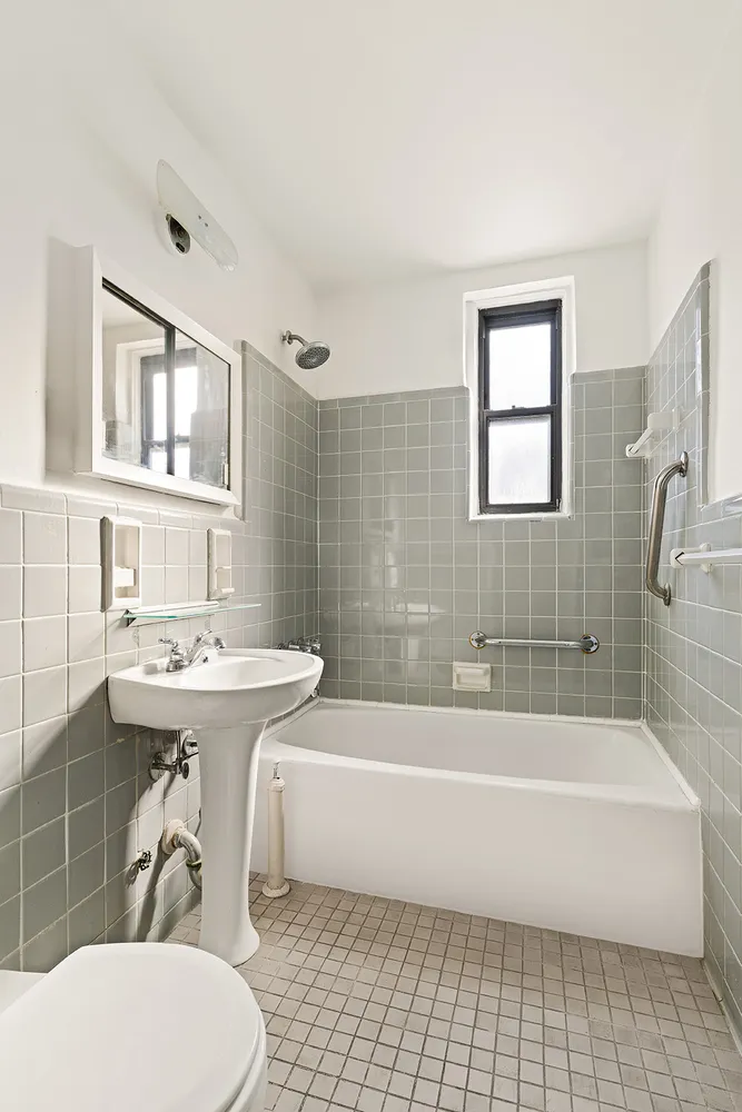 $1,150,000 | 185 Prospect Park Southwest, Unit 203 | Windsor Terrace