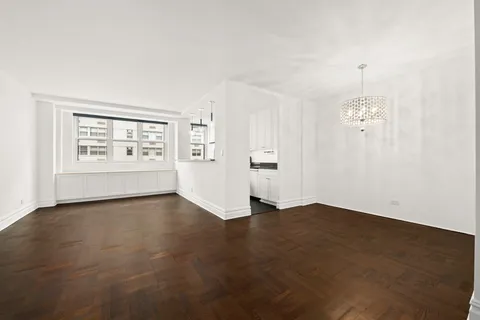 $1,250,000 | 63 East 9th Street, Unit 10L | Greenwich Village