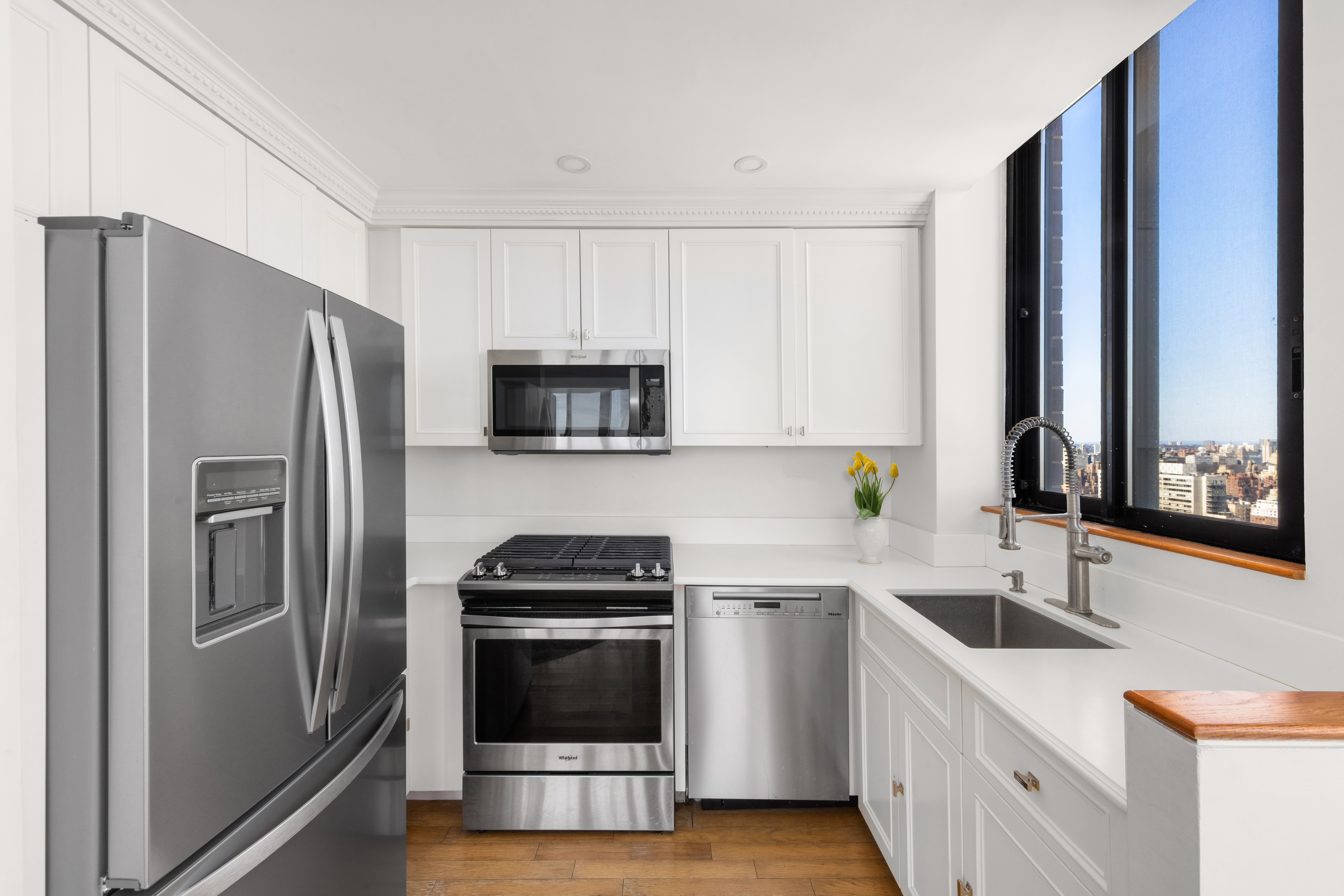304 East 65th Street, Unit 39D Manhattan, NY 10065 - Photo 7 of 13