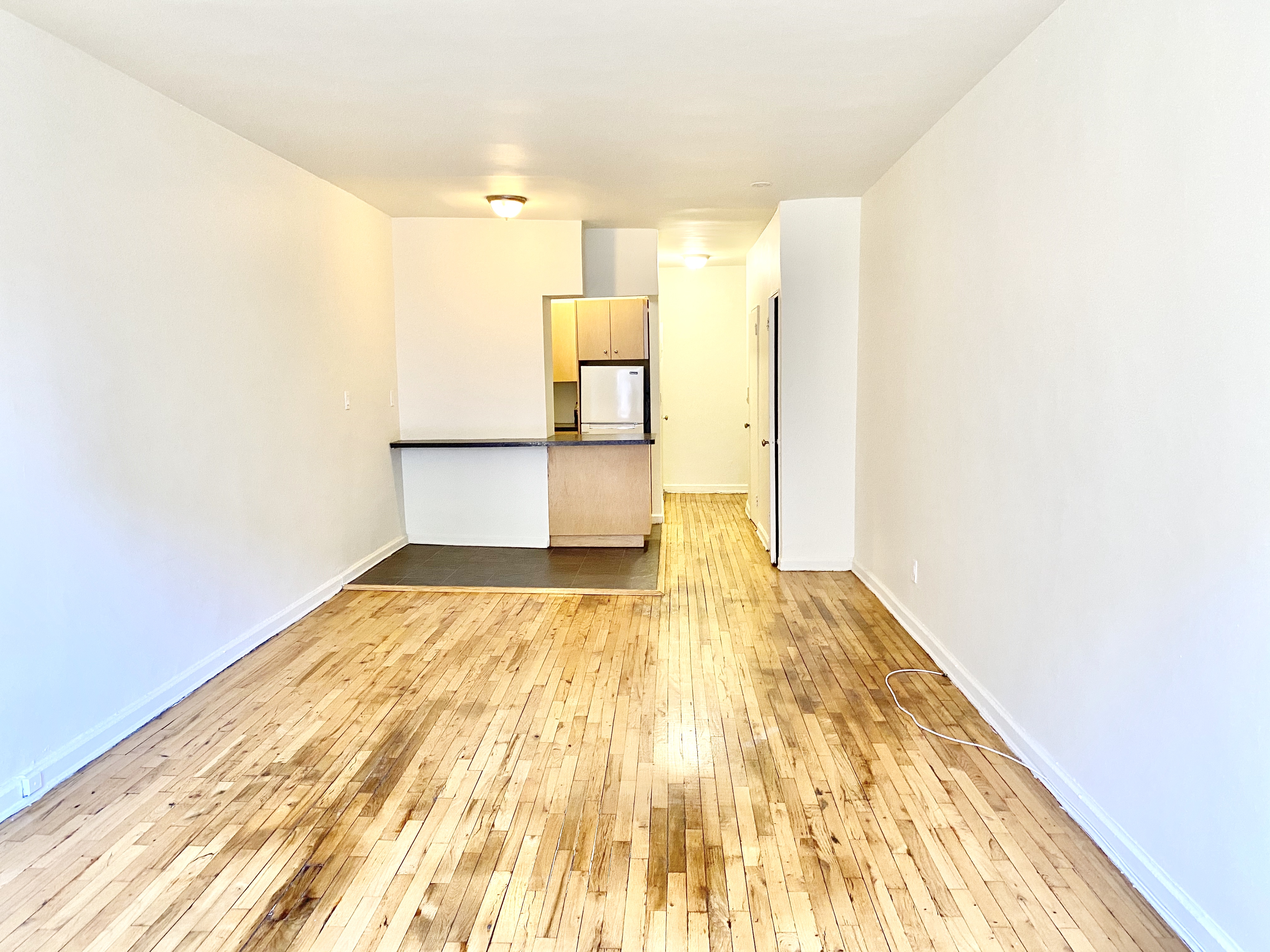 445 West 48th Street, Unit 4A Manhattan, NY 10036 - Photo 2 of 4