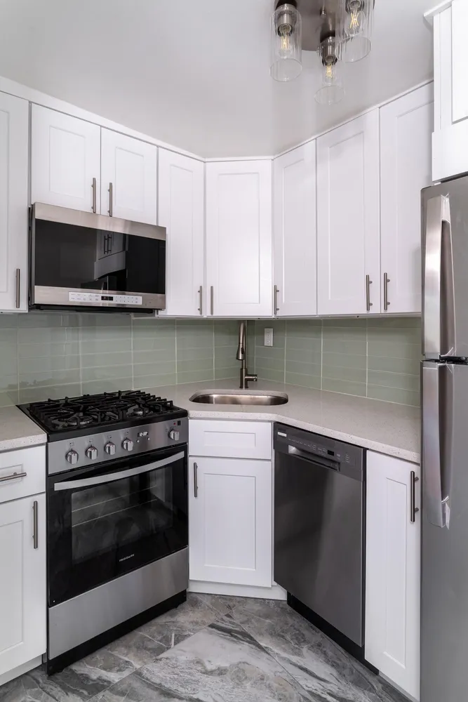 $5,300 | 108 Perry Street, Unit 4A | West Village