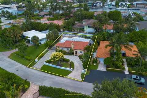 $2,400,000 | 145 Northeast Spanish Court, Boca Raton, FL 33432