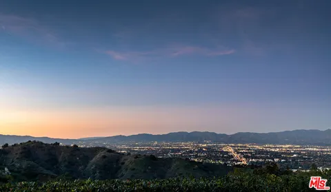 $8,250,000 | 12047 Summit Circle, Beverly Hills, CA 90210