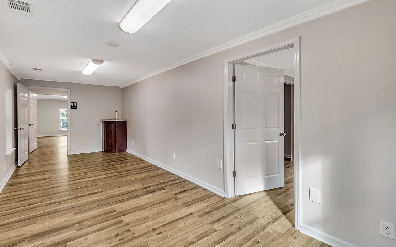 $4,268 | 406 Highway 80, Unit A, Bloomingdale, GA 31302