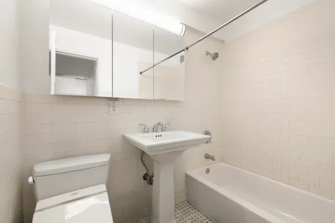 $1,050,000 | 235 East 87th Street, Unit 4K | Upper East Side