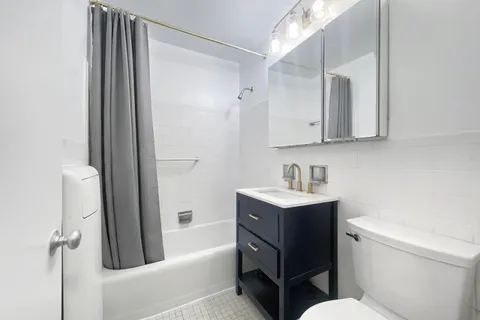 $700,000 | 330 East 33rd Street, Unit 14G | Kips Bay