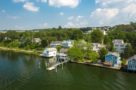 $795,000 | 286 Riverside Drive, Tiverton, RI 02878