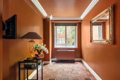 $3,000,000 | 10 East 70th Street, Unit 3A | Lenox Hill