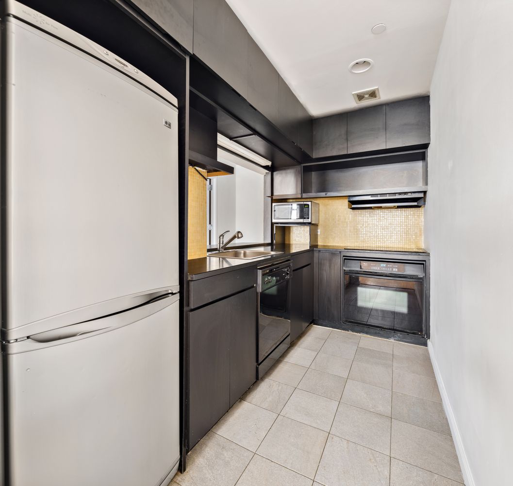 56 Pine Street, Unit 3D Manhattan, NY 10005 - Photo 4 of 10