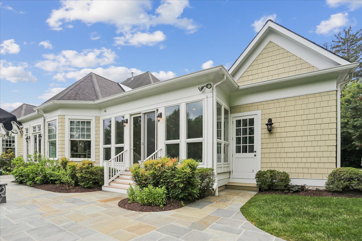 11736 Gainsborough Road Potomac, MD 20854 - Photo 11 of 90 a view of a house with a garden