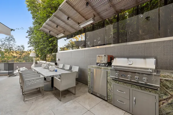 $8,750,000 | 976 Bel Air Road, Los Angeles, CA 90077