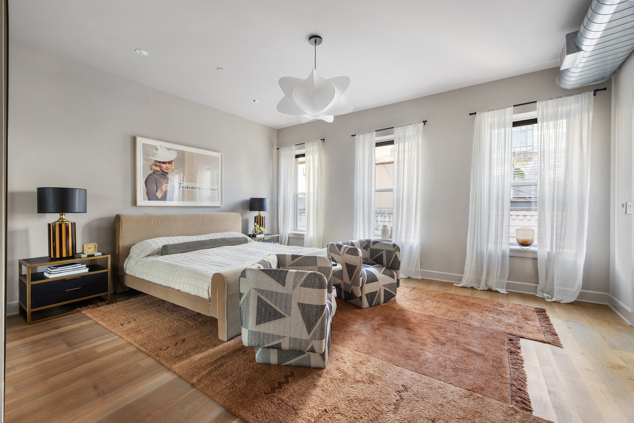 481 Washington Street, Unit PHS Manhattan, NY 10013 - Photo 13 of 20 a spacious bedroom with a bed a table and chairs