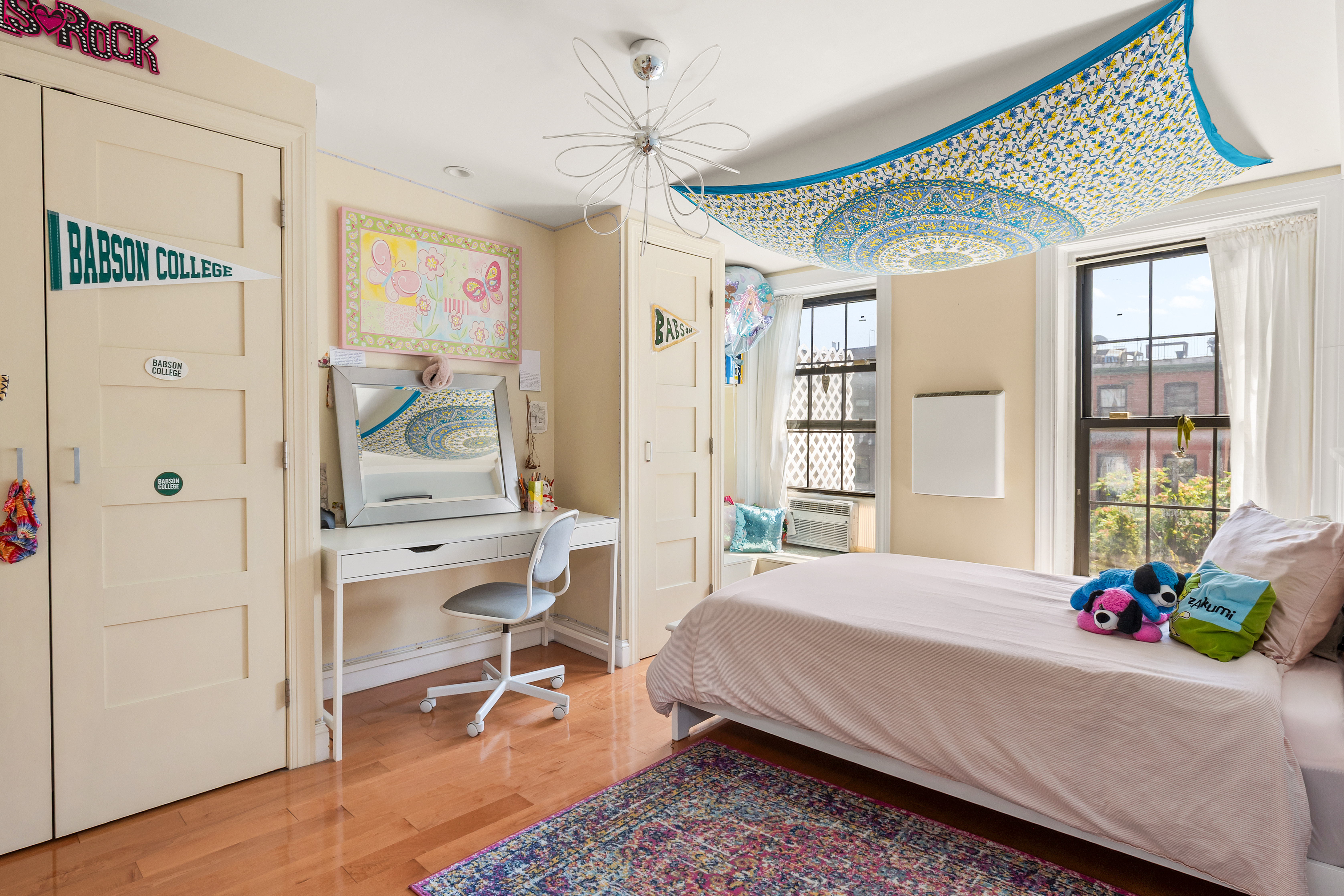 124 Carroll Street, Unit 2 Brooklyn, NY 11231 - Photo 5 of 13 a bedroom with a bed and a chandelier