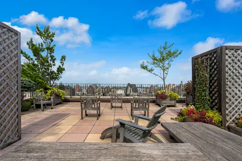 $475,000 | 225 Central Park West, Unit 916 | Upper West Side