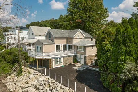 $795,000 | 286 Riverside Drive, Tiverton, RI 02878