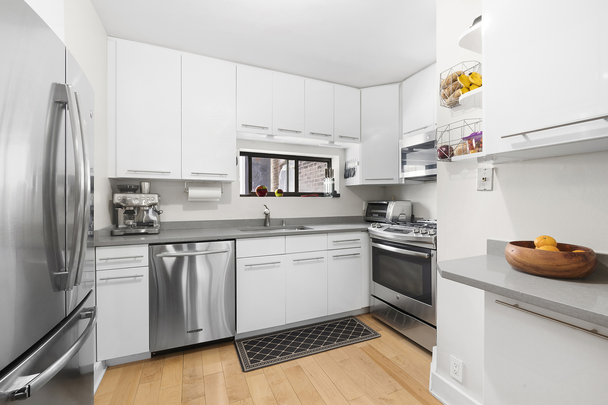 211 West 71st Street, Unit 7A Manhattan, NY 10023 - Photo 3 of 9