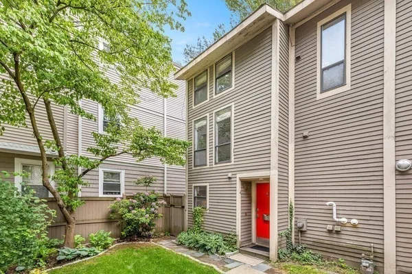 $5,400 | 18 Bay Street, Unit 4, Cambridge, MA 02139