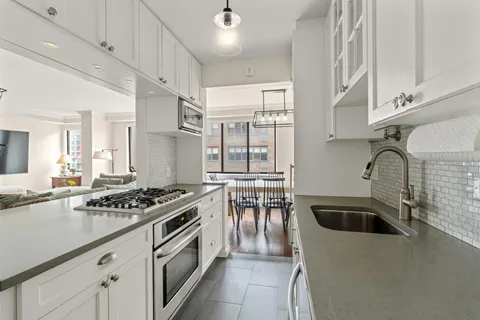 $1,600,000 | 345 East 73rd Street, Unit 11KL | Lenox Hill