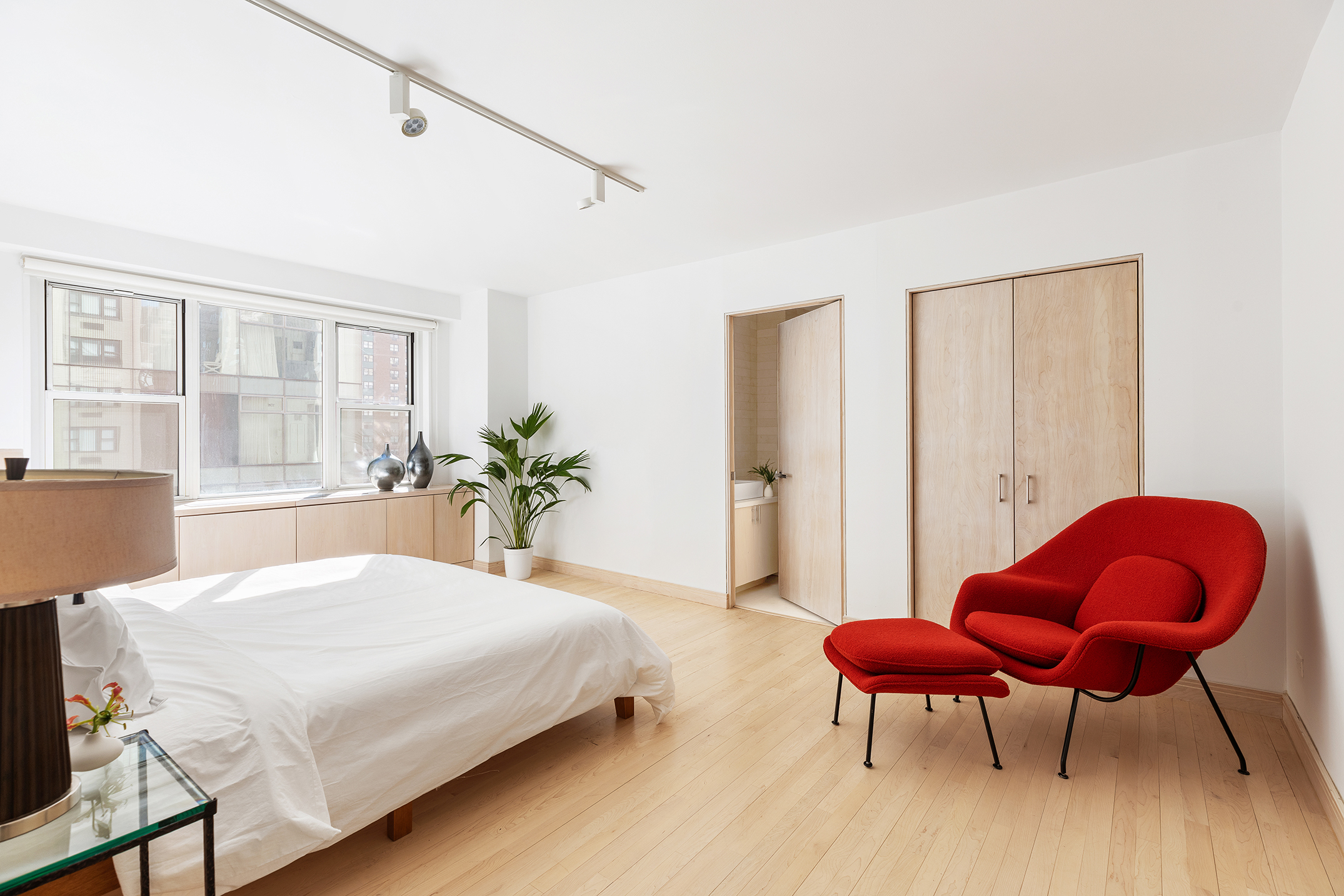 1065 Park Avenue, Unit 5BC Manhattan, NY 10128 - Photo 6 of 16 a bedroom with a bed and a chair