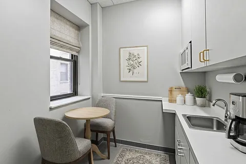 $950,000 | 450 Clinton Street, Unit 1P | Carroll Gardens