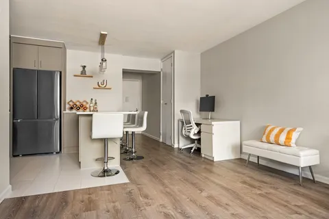 $665,000 | 137 East 36th Street, Unit 17H | Murray Hill