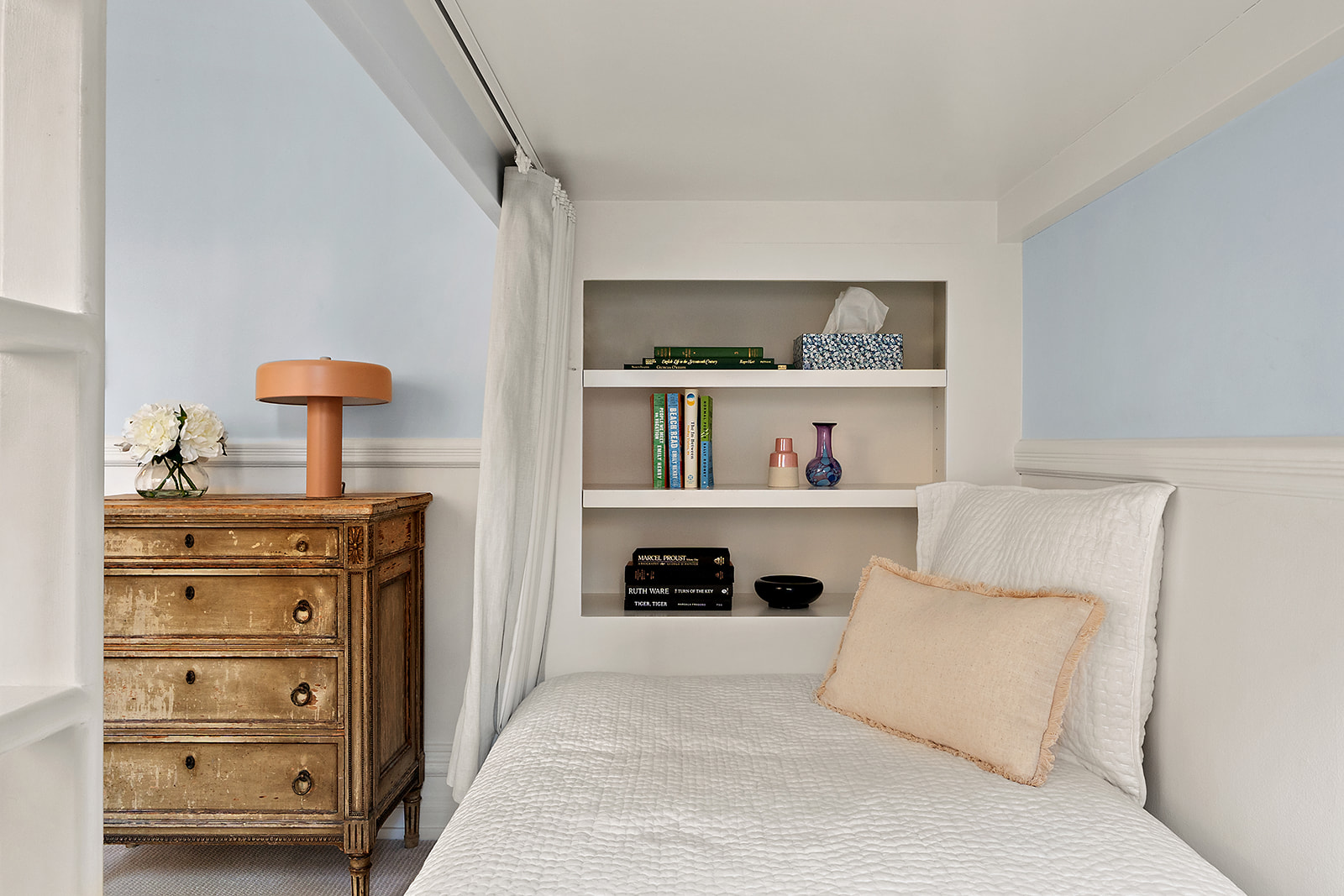 122 East 82nd Street, Unit 8C Manhattan, NY 10028 - Photo 7 of 12 Gallery Image 7