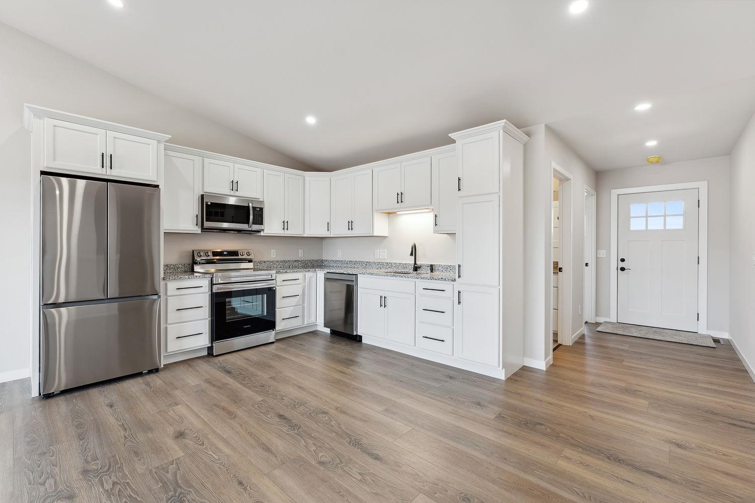 2463 Russell Court Reedsburg, WI 53959 - Photo 4 of 4