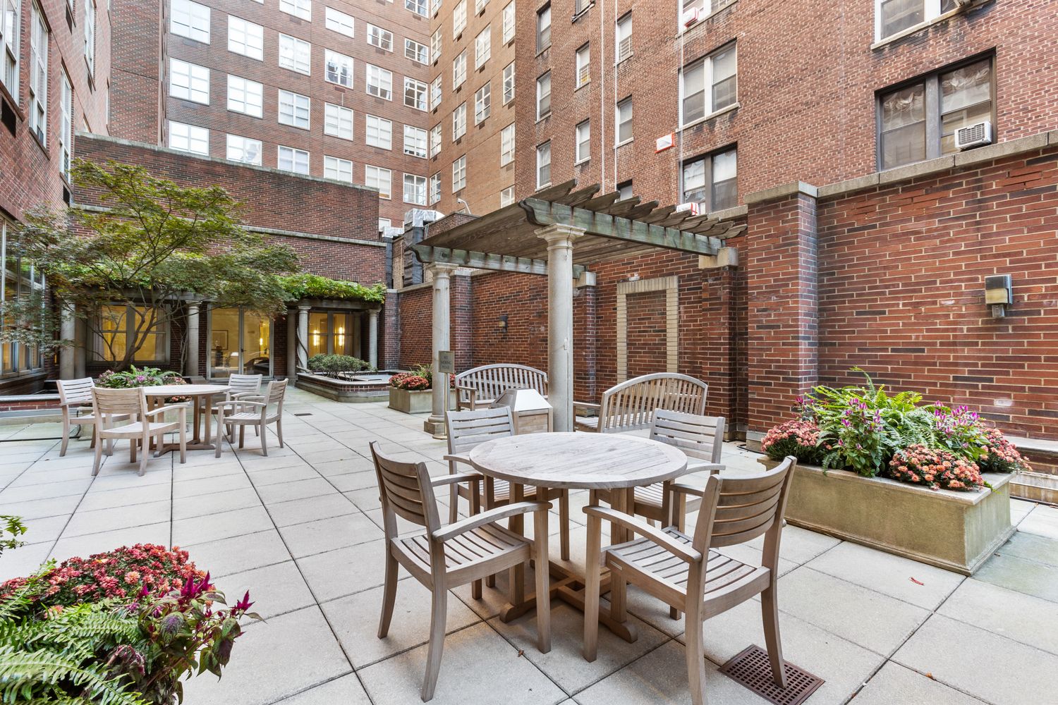 120 East 87th Street, Unit R6C Manhattan, NY 10128 - Photo 17 of 18 Gallery Image 17
