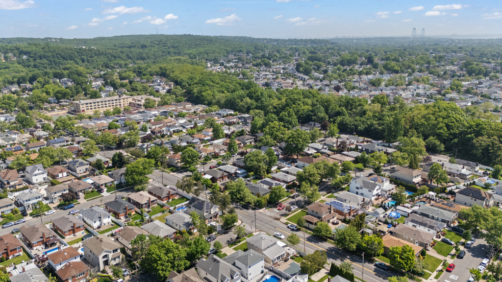 159 Wolverine Street Staten Island, NY 10306 - Photo 2 of 22